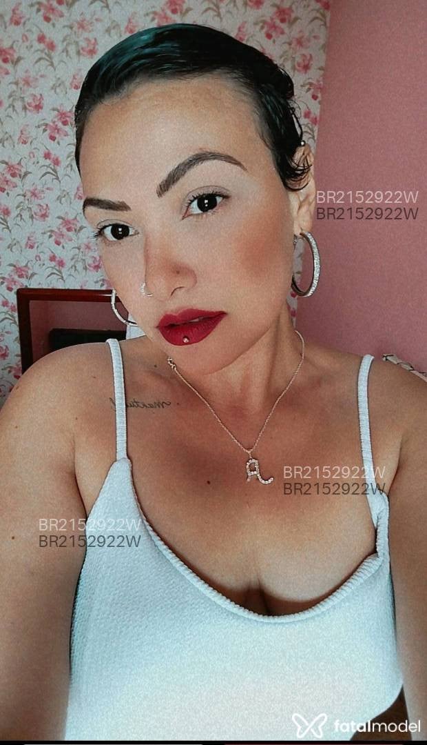 Acompanhante mulher com cabelo castanho de olhos castanhos em São Paulo Acompanhante mulher com cabelo castanho de olhos castanhos em São Paulo - Paula