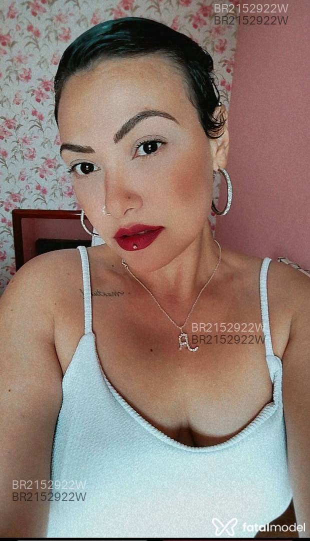 Acompanhante mulher com cabelo castanho de olhos castanhos em São Paulo Acompanhante mulher com cabelo castanho de olhos castanhos em São Paulo - Paula