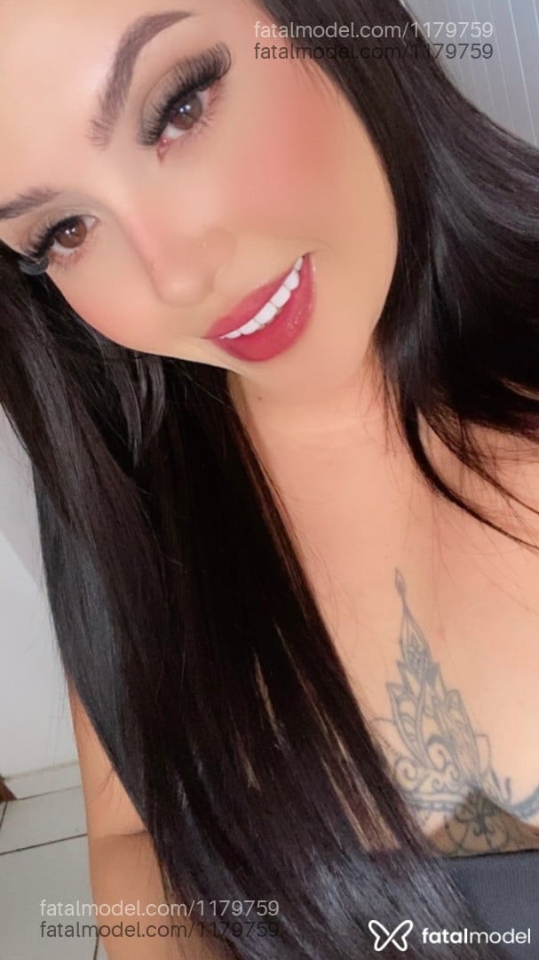 Acompanhante mulher morena (o) de olhos pretos - Lívia Acompanhante mulher morena (o) de olhos pretos - Lívia