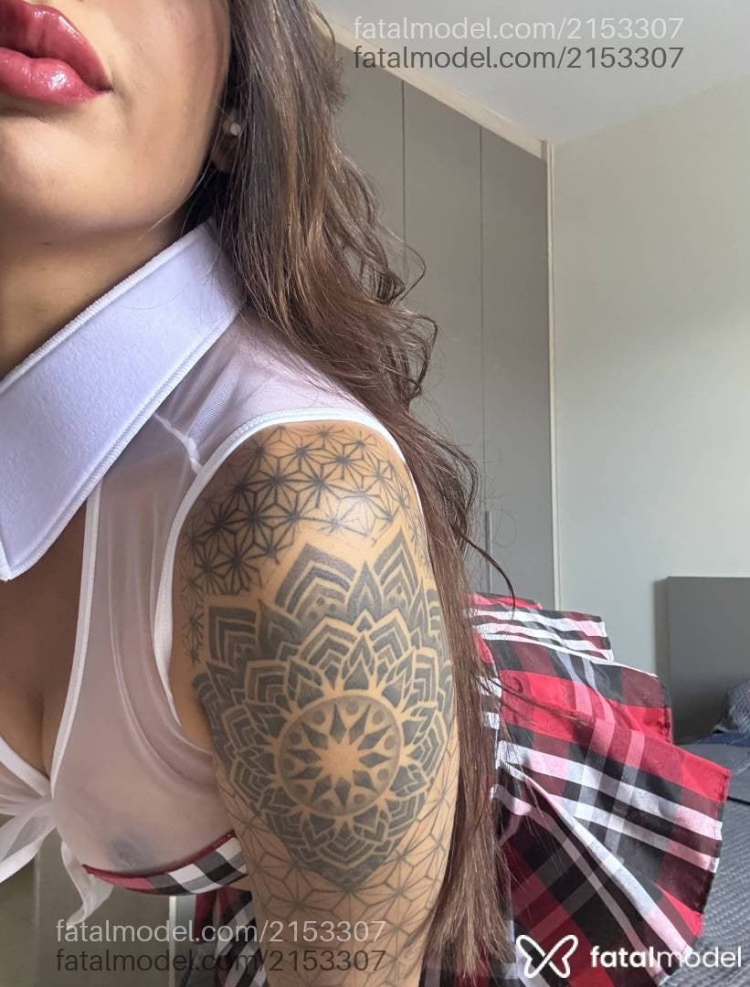 Acompanhante mulher morena (o) de olhos pretos - Luara