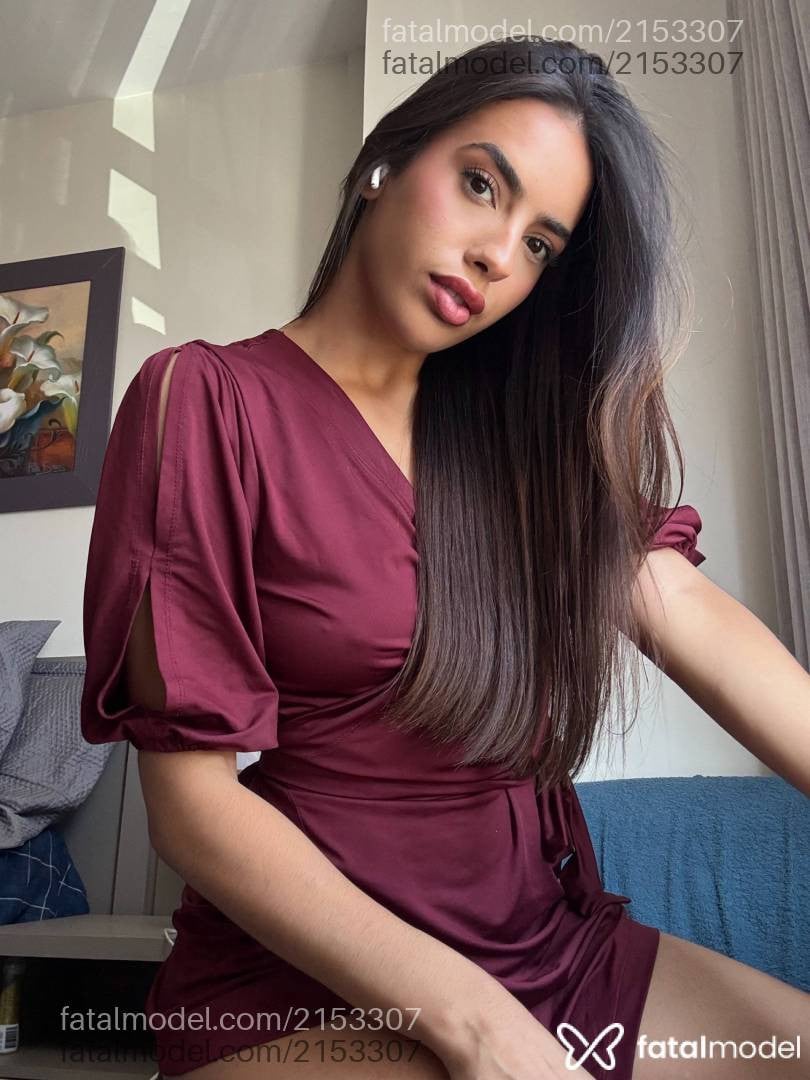 Acompanhante mulher morena (o) de olhos pretos - Luara