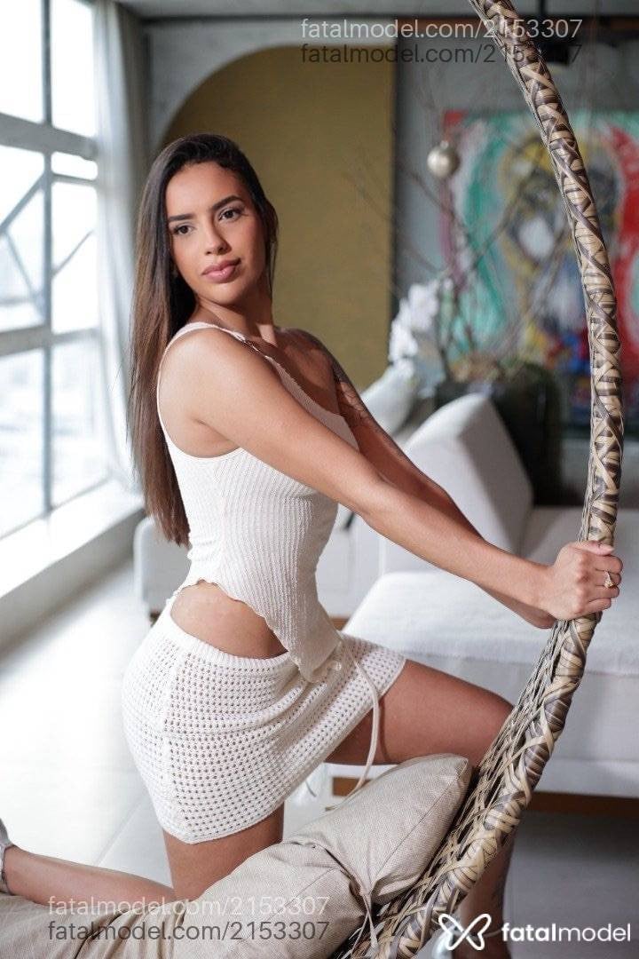 Acompanhante mulher morena (o) de olhos pretos - Luara