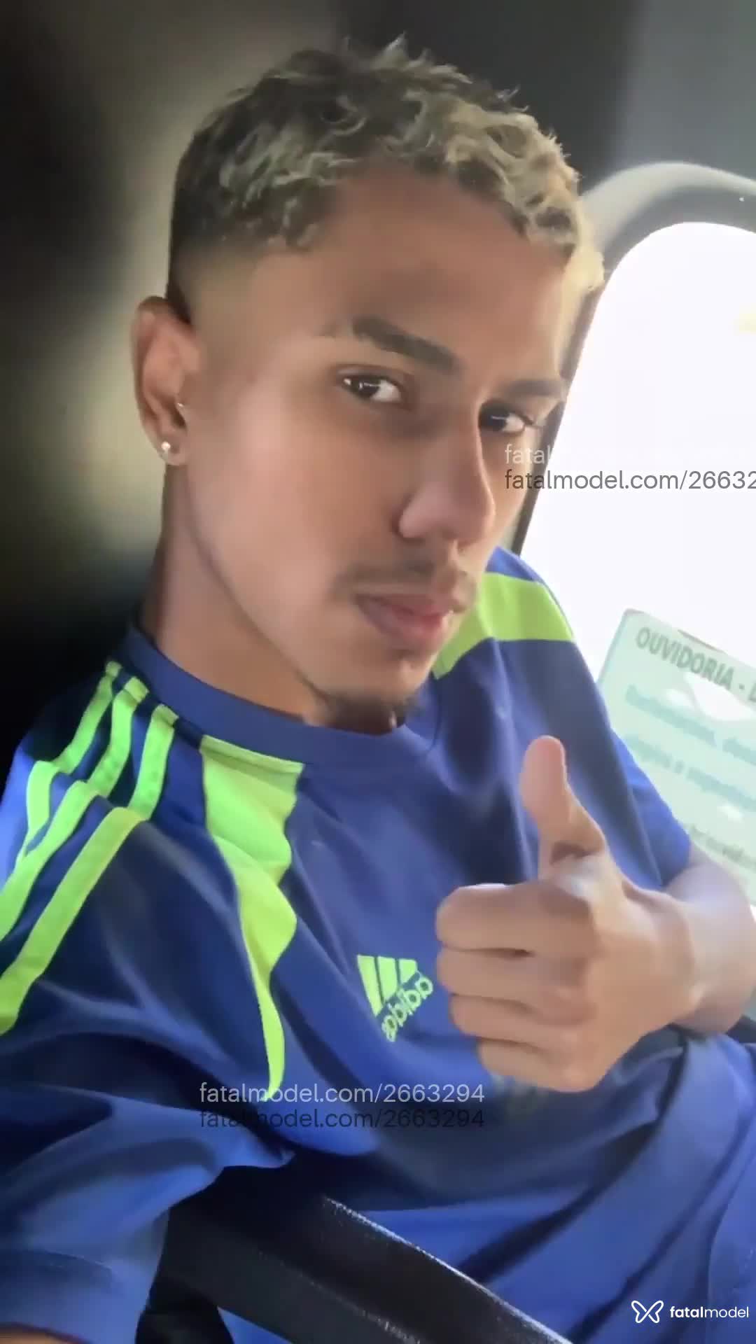 Acompanhante homem com cabelo castanho de olhos pretos em Virtual - Jhoon