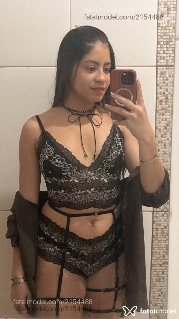 Acompanhante mulher com cabelo castanho de olhos castanhos em Água Boa - Nyx