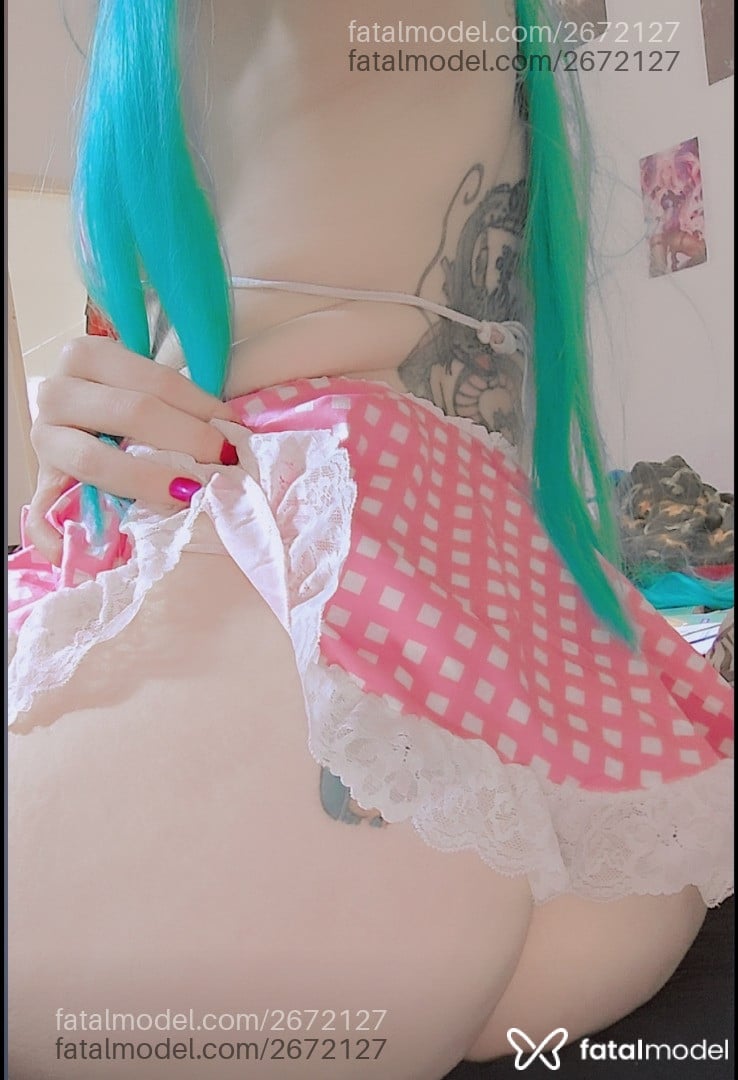 Acompanhante mulher com cabelo colorido de olhos azuis em São José do Rio Preto - Nerdgirl