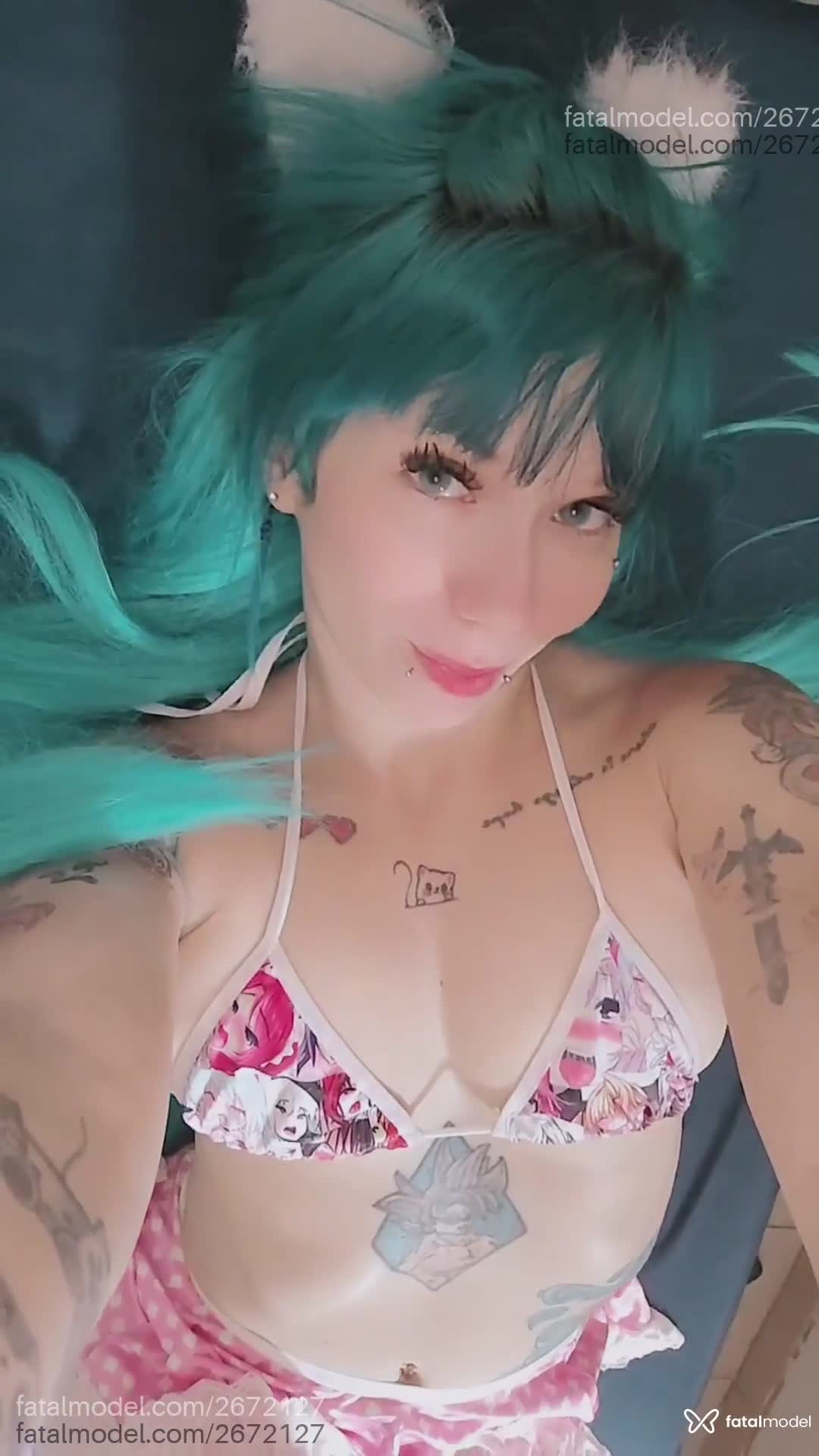 Acompanhante mulher com cabelo colorido de olhos azuis em São José do Rio Preto - Nerdgirl