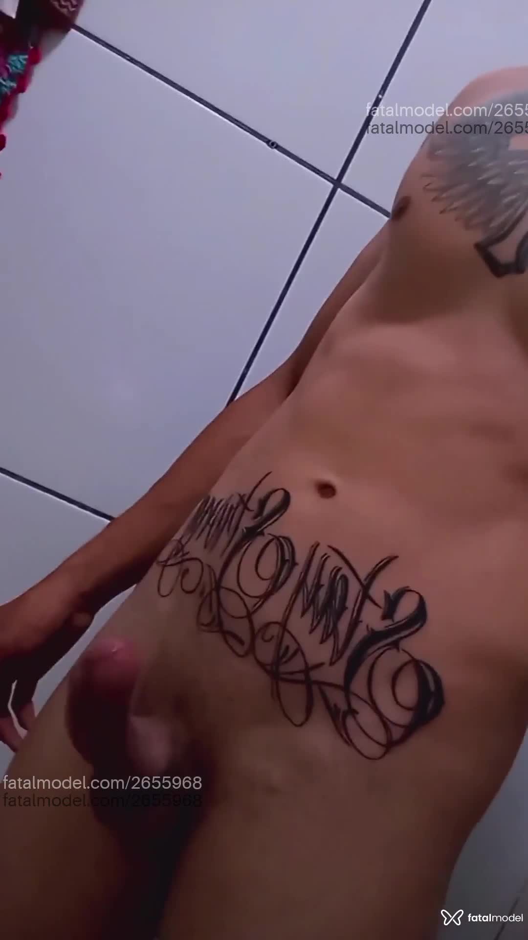 Acompanhante homem com cabelo castanho de olhos pretos - Renan