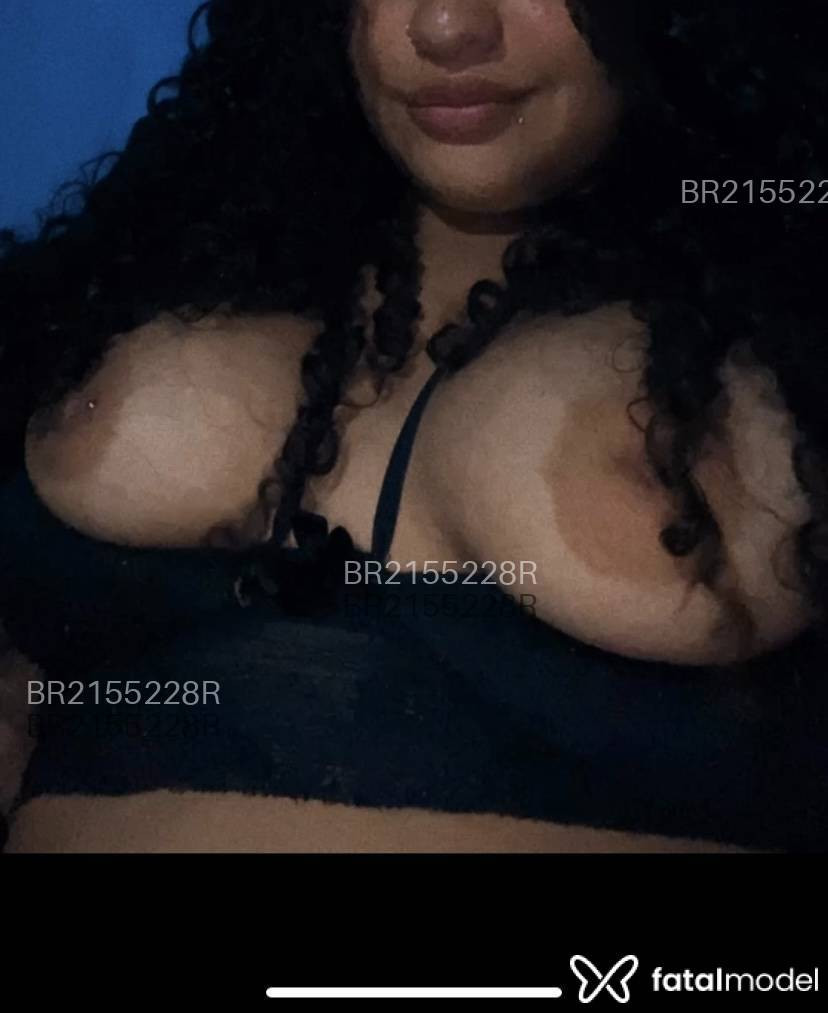 Acompanhante mulher com cabelo castanho de olhos castanhos em Virtual - Crisbranquinha