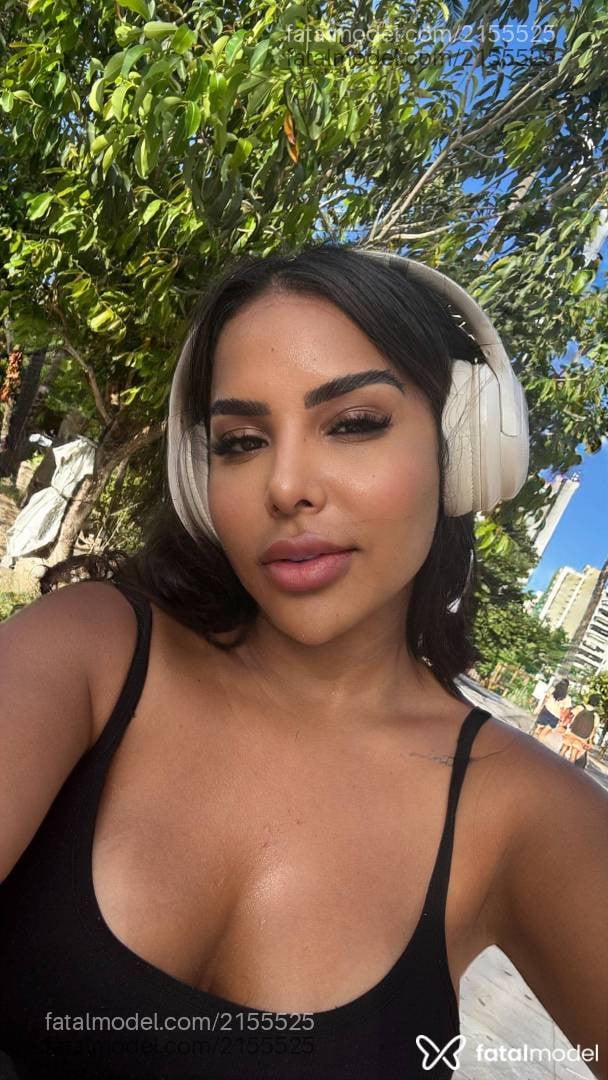 Acompanhante mulher morena (o) de olhos mel - Heloíse