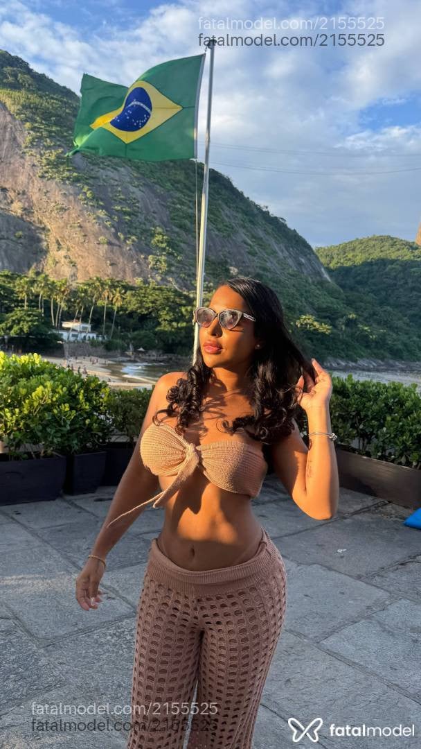 Acompanhante mulher morena (o) de olhos mel - Heloíse