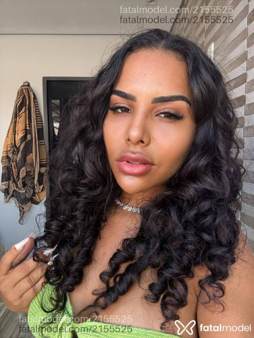 Acompanhante mulher morena (o) de olhos mel - Heloíse