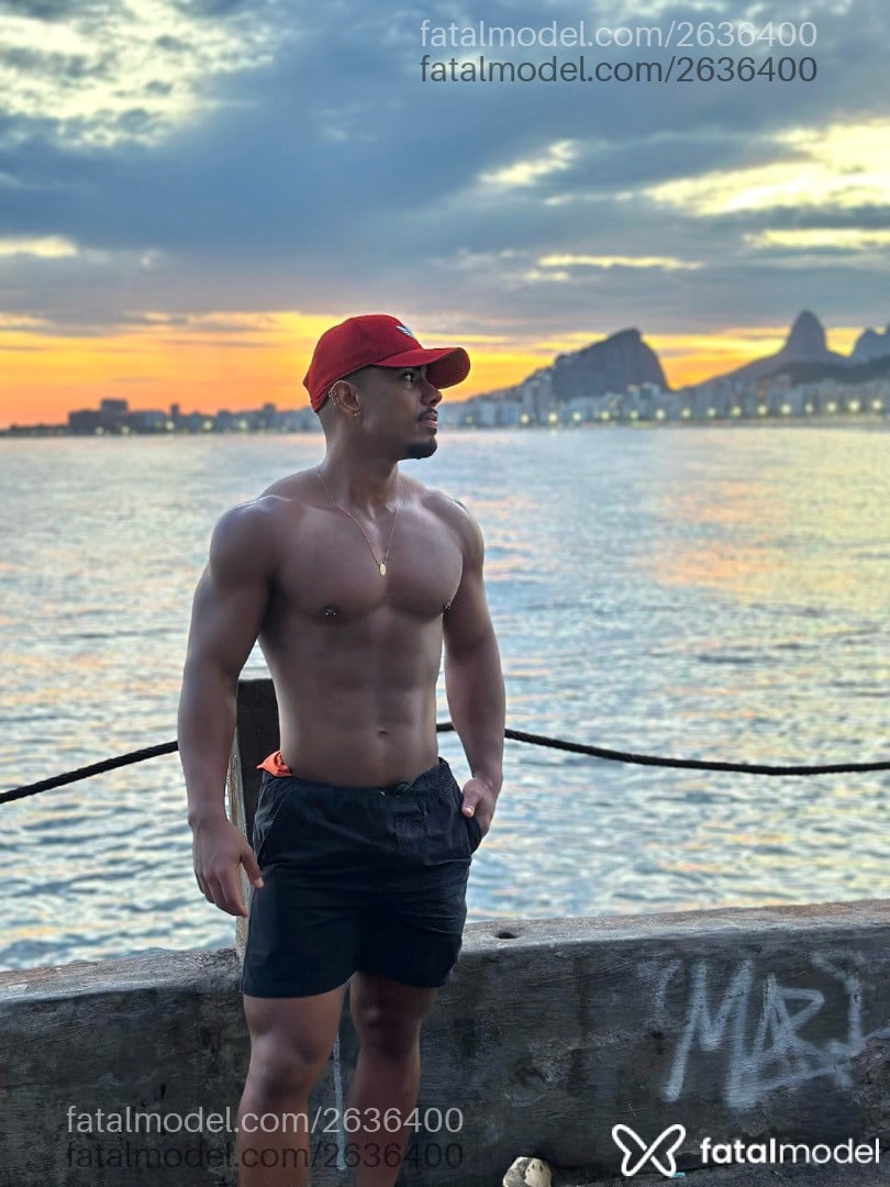 Acompanhante homem com cabelo castanho de olhos castanhos em Rio de Janeiro - Jhon Prado