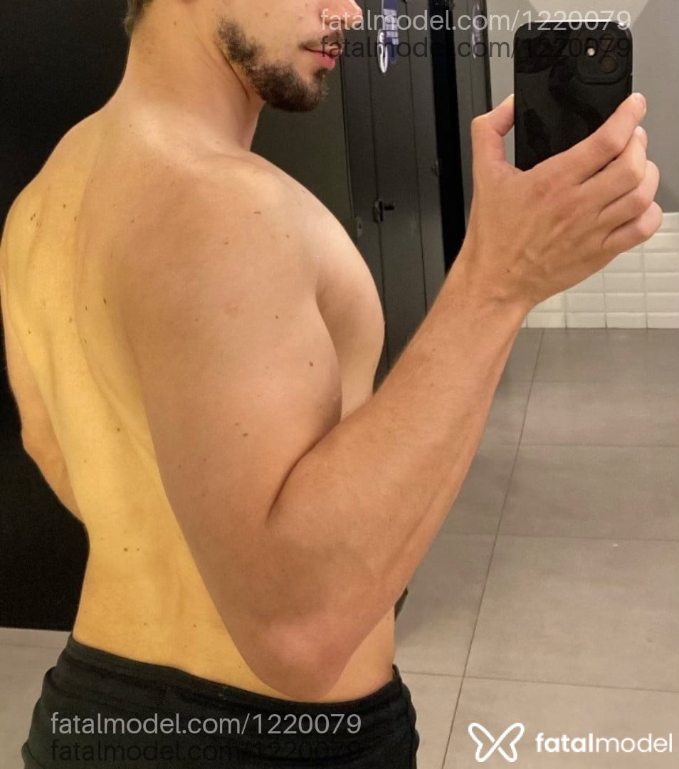 Acompanhante homem com cabelo castanho de olhos castanhos em Brasília Acompanhante homem com cabelo castanho de olhos castanhos em Brasília - Kaio