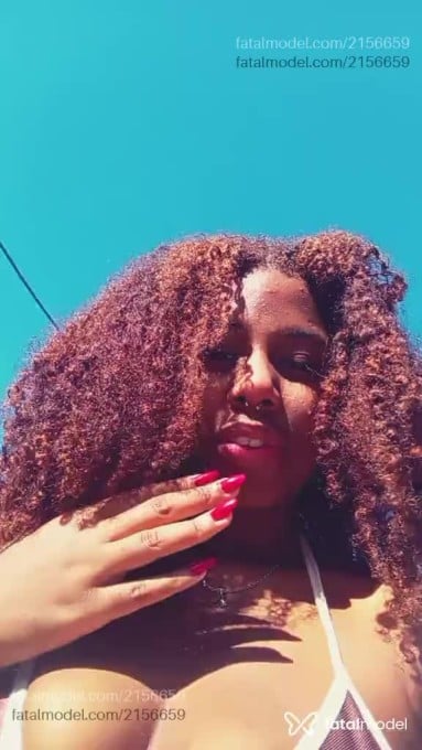 Acompanhante mulher loira (o) de olhos castanhos - Barbara