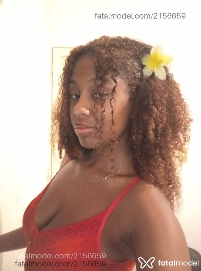 Acompanhante mulher loira (o) de olhos castanhos em Macaé - Barbara