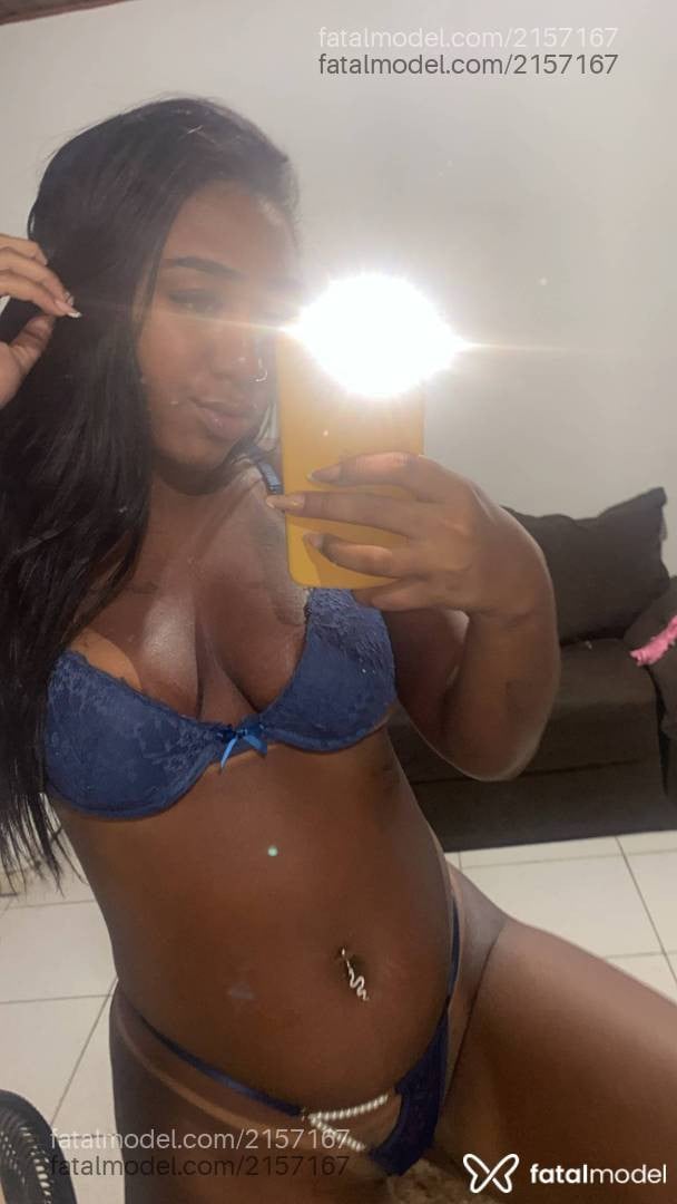 Acompanhante mulher com cabelo castanho de olhos pretos - Larissa Maia