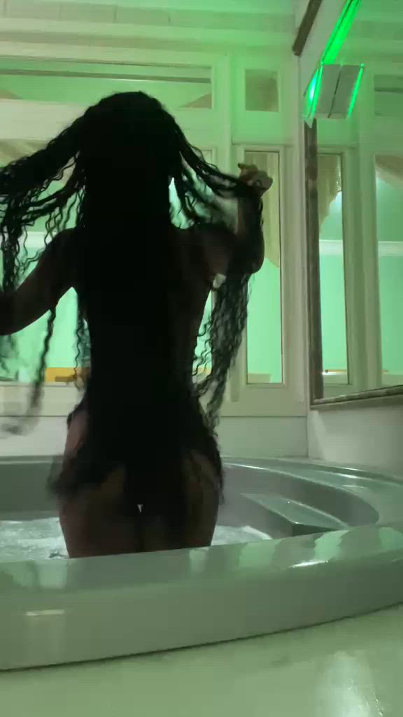 Acompanhante mulher com cabelo castanho de olhos castanhos - Jasminy Lavinie