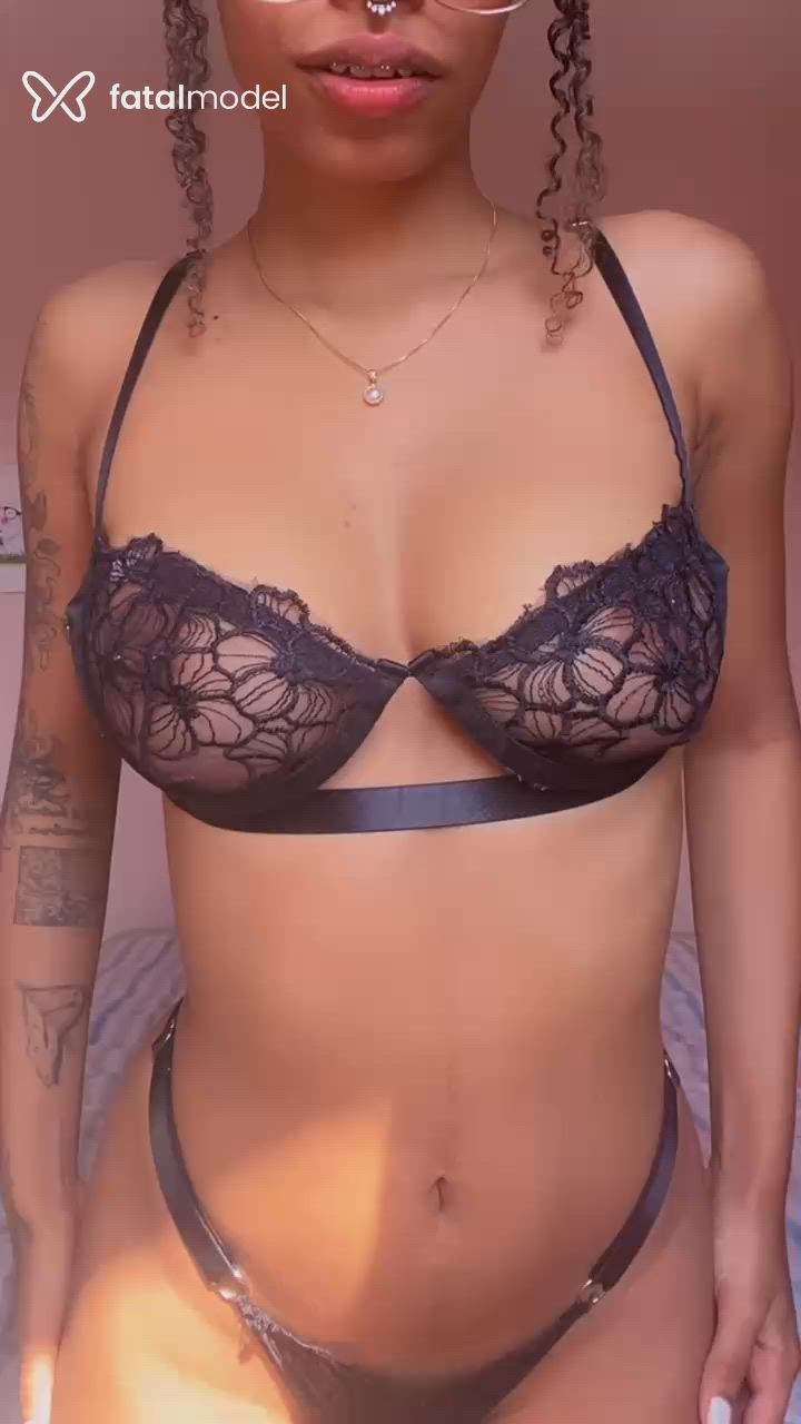 Acompanhante mulher com cabelo castanho de olhos castanhos - Jasminy Lavinie