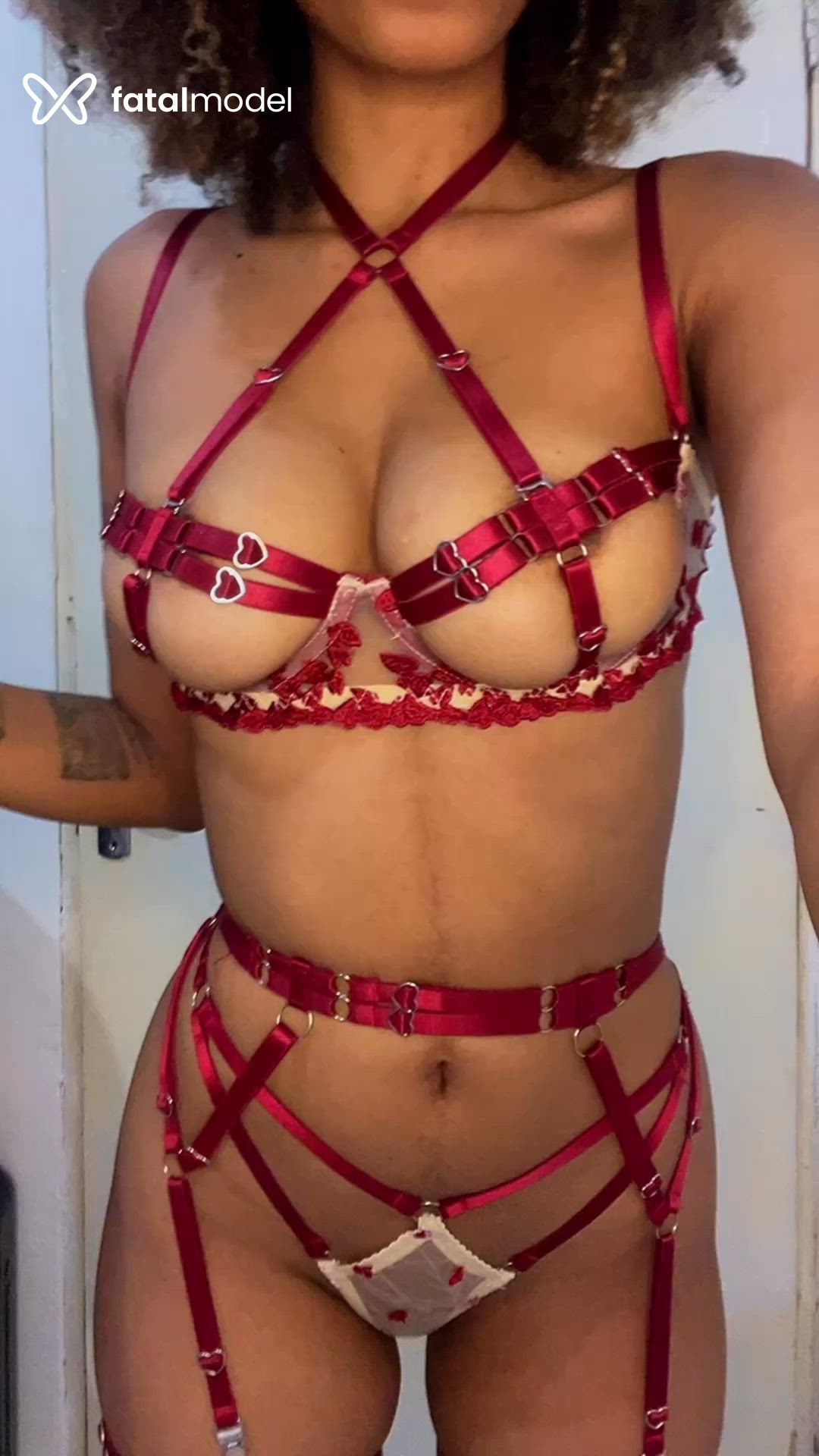 Acompanhante mulher com cabelo castanho de olhos castanhos - Jasminy Lavinie