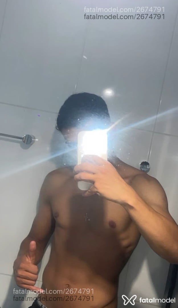 Acompanhante homem morena (o) de olhos castanhos em Curitiba - Matheus