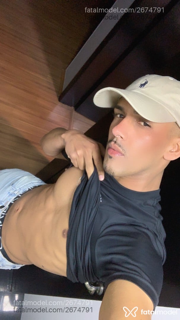 Acompanhante homem morena (o) de olhos castanhos em Curitiba - Matheus