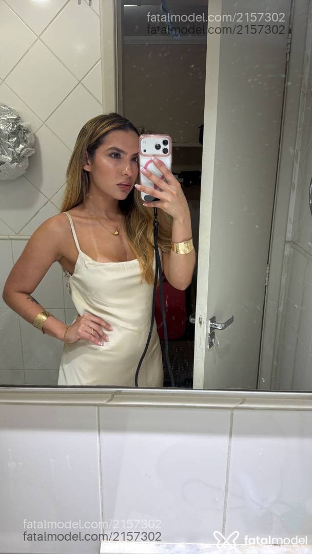 Acompanhante mulher loira (o) de olhos mel - Alyne