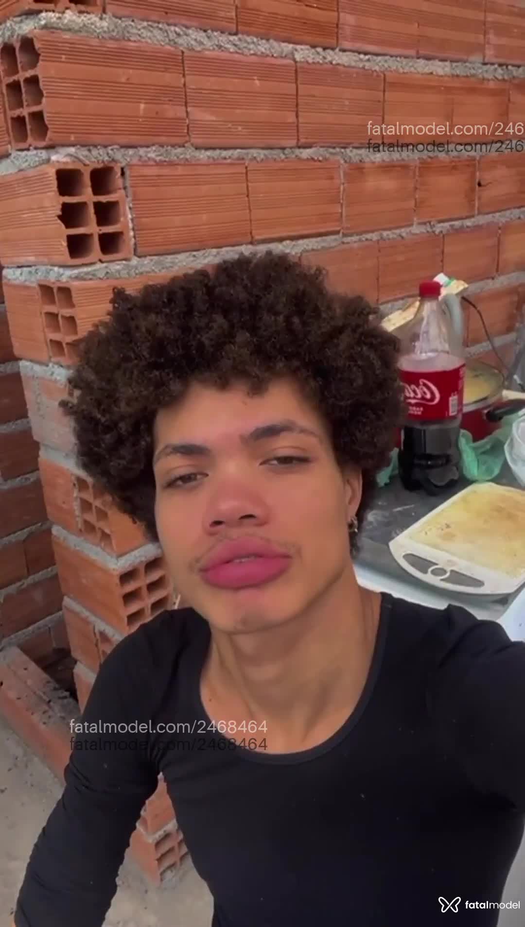 Acompanhante homem com cabelo castanho de olhos verdes em São Paulo Acompanhante homem com cabelo castanho de olhos verdes em São Paulo - Mister Kisses