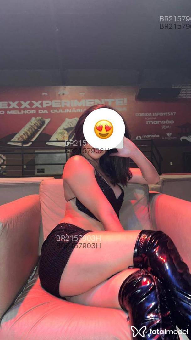 Acompanhante mulher trans com cabelo castanho de olhos mel em Uberaba - Jade Ferraz