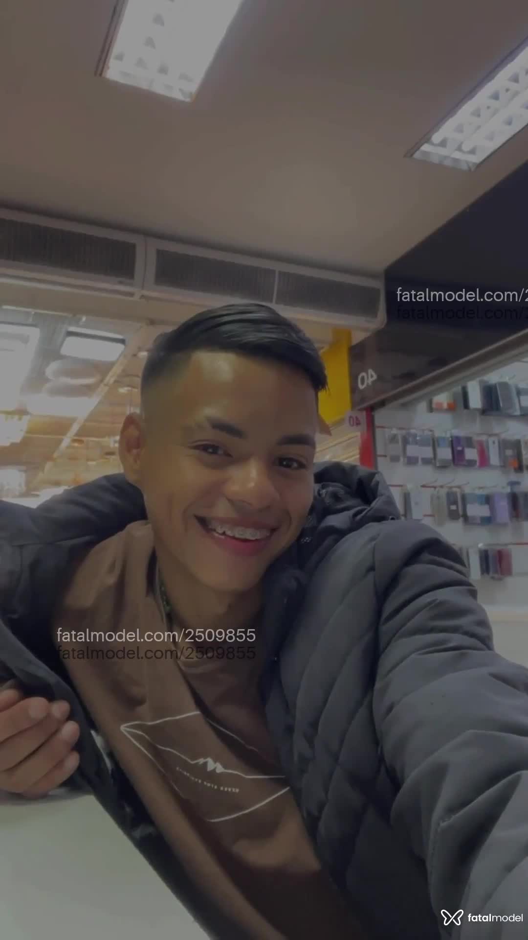 Acompanhante homem morena (o) de olhos castanhos em Santos - Pietro Salim