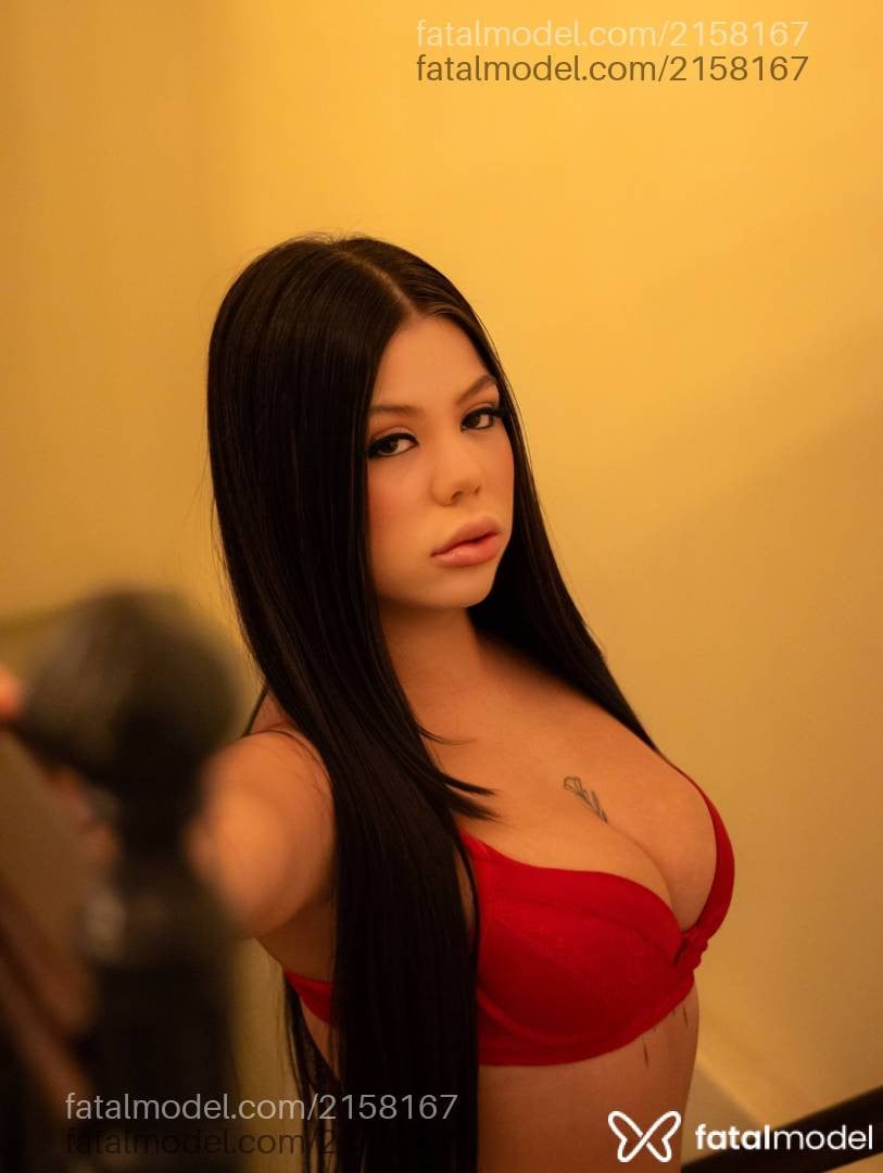 Acompanhante mulher com cabelo castanho de olhos castanhos - Ayumi Castro