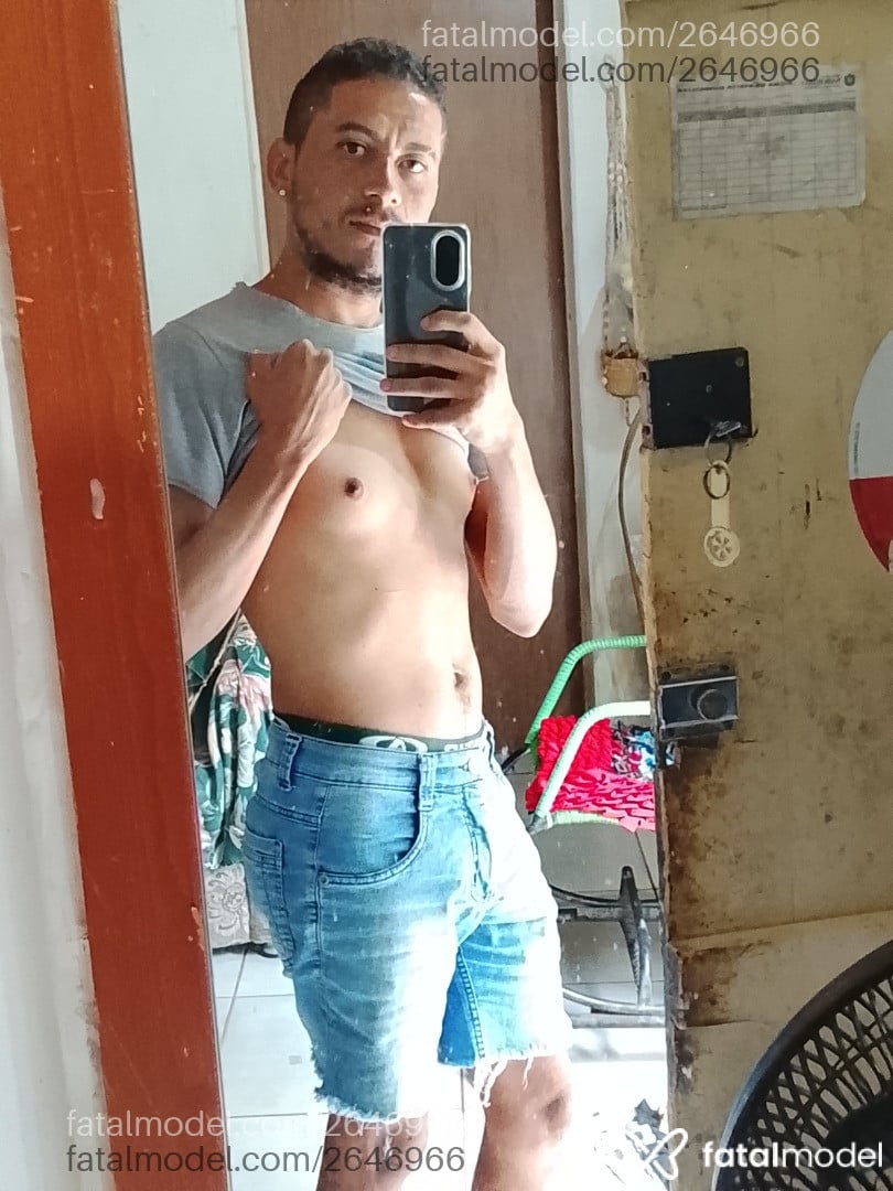 Acompanhante homem com cabelo castanho de olhos pretos em Fortaleza - Tales Pombão