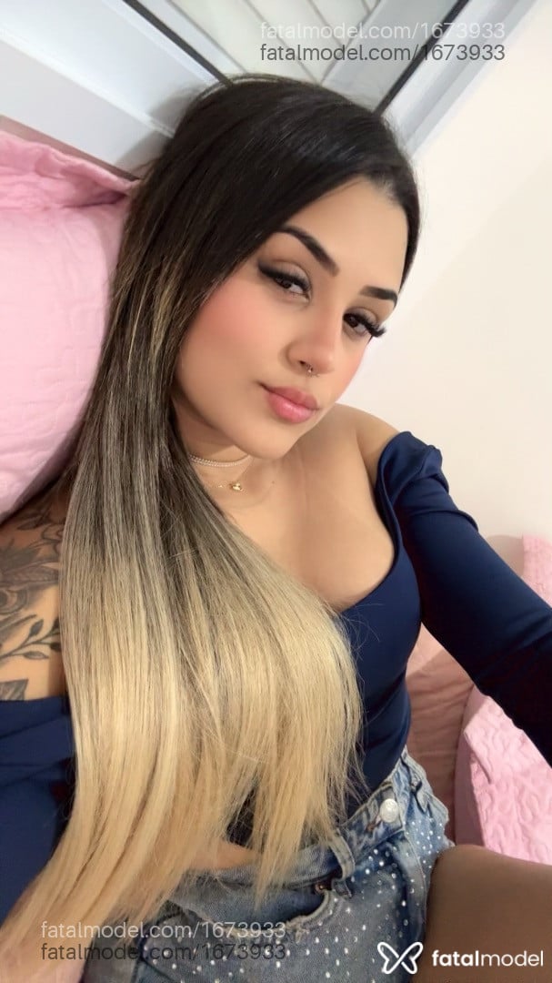 Acompanhante mulher loira (o) de olhos castanhos - Carol