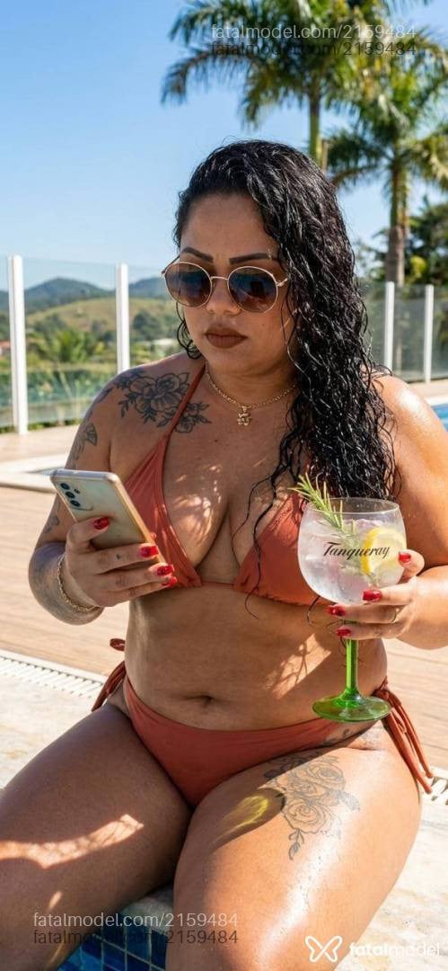 Acompanhante mulher morena (o) de olhos castanhos - Kaká