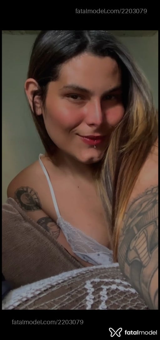 Acompanhante mulher trans com cabelo castanho de olhos castanhos em Betim - Kitty Kat