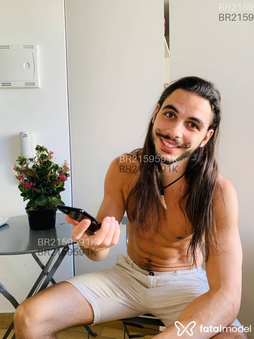 Acompanhante homem com cabelo castanho de olhos castanhos em São Paulo Acompanhante homem com cabelo castanho de olhos castanhos em São Paulo - Lorenzo Italiano