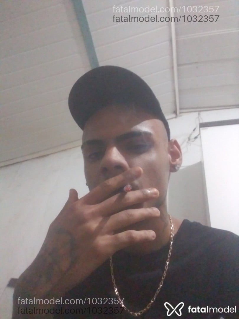Acompanhante homem com cabelo castanho de olhos castanhos em Lorena Acompanhante homem com cabelo castanho de olhos castanhos em Lorena - Novinmoreno