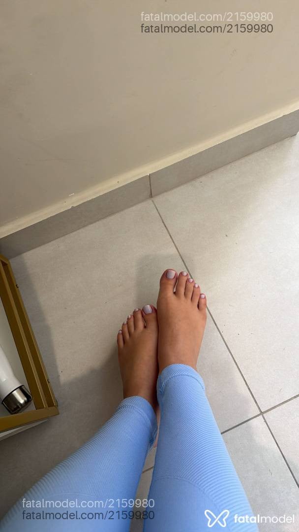 Acompanhante mulher com cabelo castanho de olhos mel - Dávila Martire