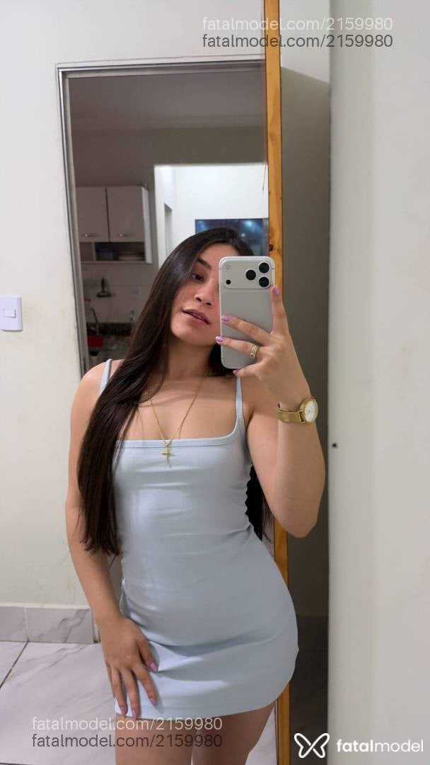 Acompanhante mulher com cabelo castanho de olhos mel - Dávila Martire