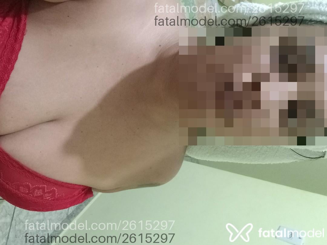 Acompanhante mulher morena (o) de olhos pretos - Pérola