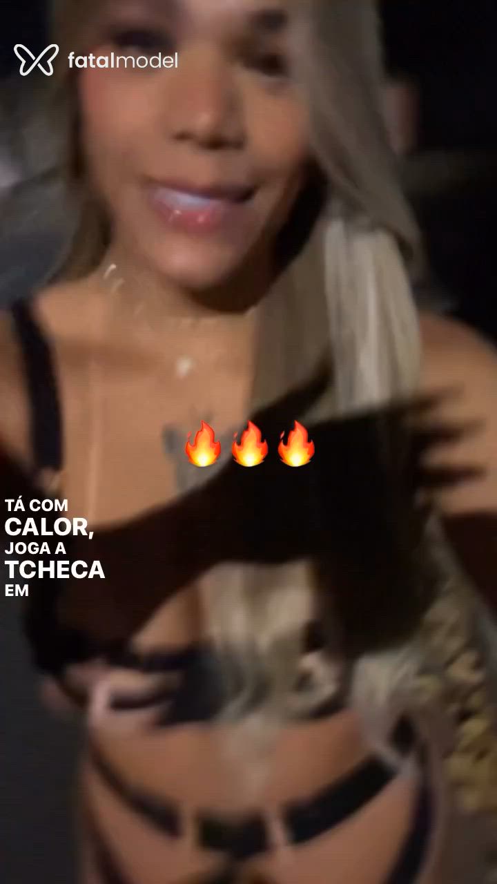 Acompanhante mulher trans loira (o) de olhos azuis - Bella Adorável