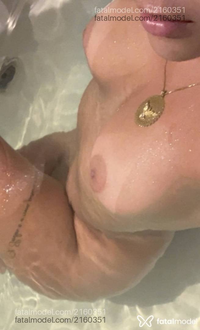 Acompanhante mulher morena (o) de olhos pretos - Manuela Sophia