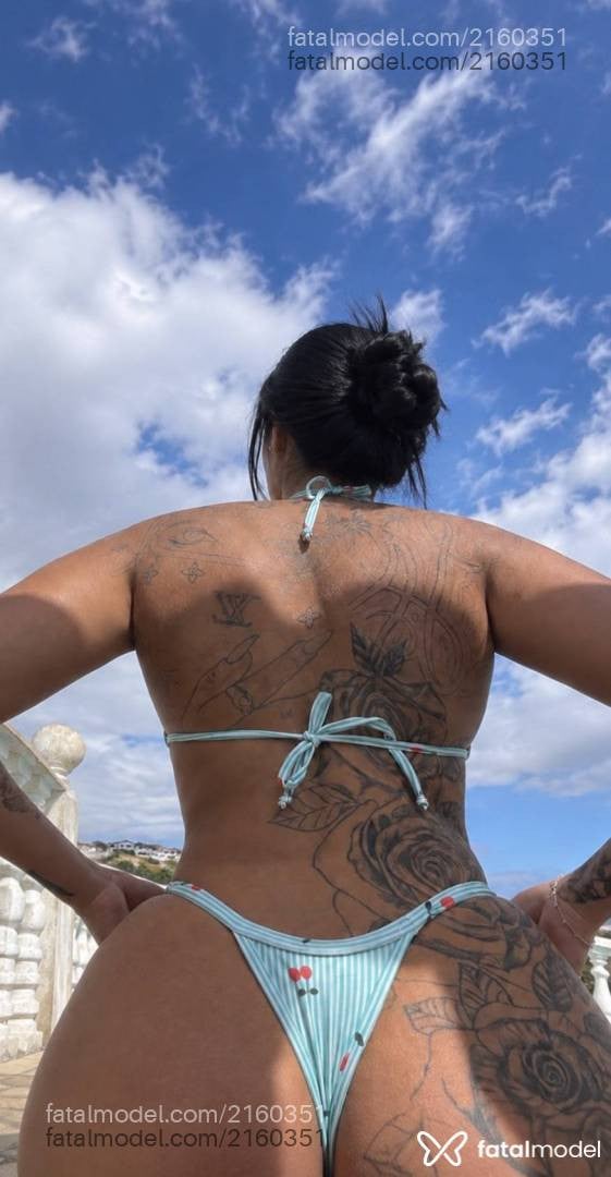 Acompanhante mulher morena (o) de olhos pretos - Manuela Sophia
