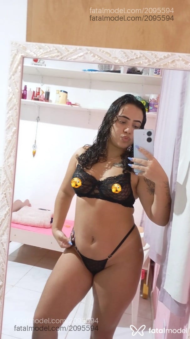 Acompanhante mulher com cabelo castanho de olhos castanhos em Virtual - Suellen Oliveira
