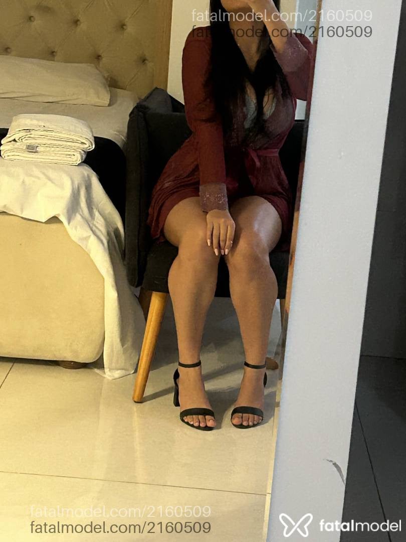 Acompanhante mulher com cabelo castanho de olhos pretos - Lia Morvan
