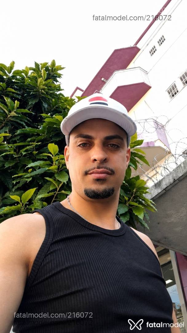 Acompanhante homem com cabelo colorido de olhos castanhos - BRAYAN MICELI