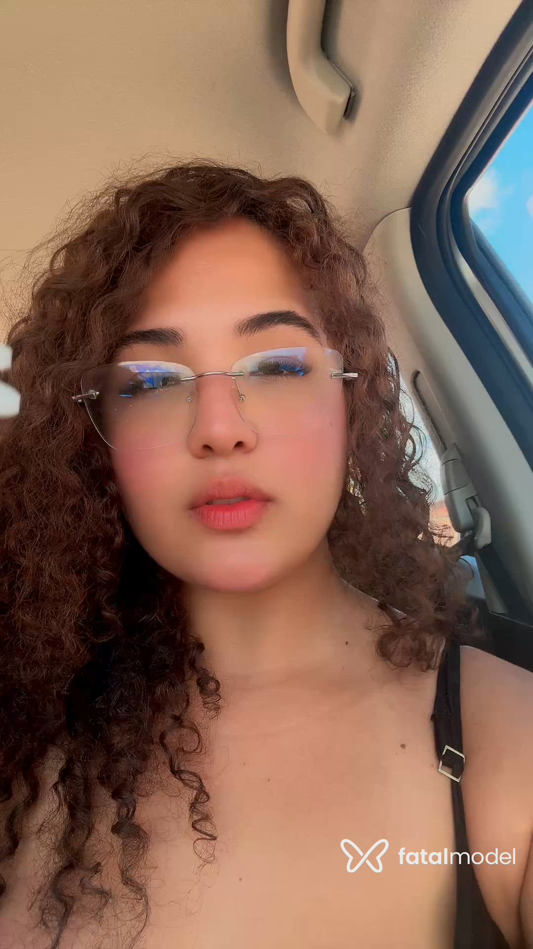 Acompanhante mulher com cabelo castanho de olhos castanhos - Isabele