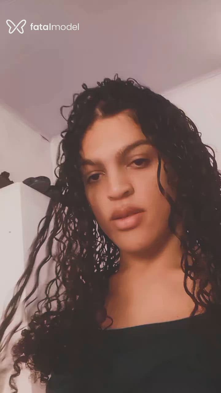 Acompanhante mulher trans morena (o) de olhos castanhos - Bruna