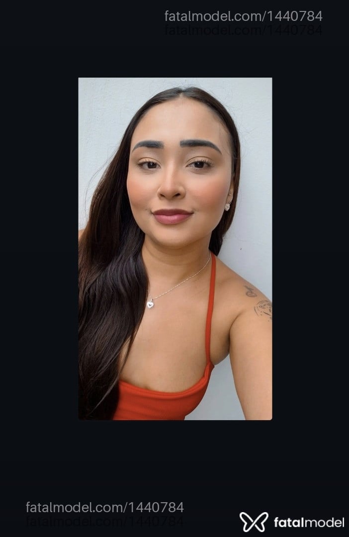 Acompanhante mulher com cabelo castanho de olhos pretos em São José do Rio Preto - Helen del conti