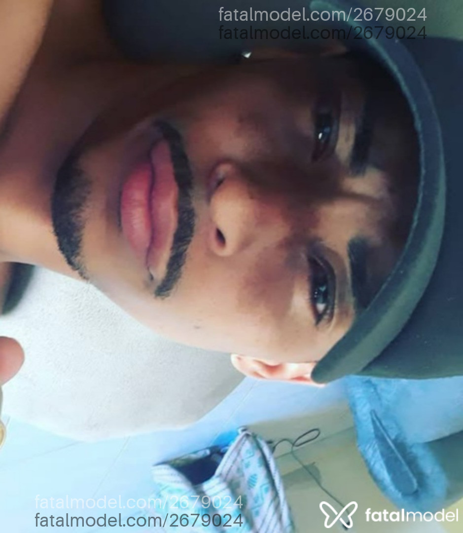 Acompanhante homem morena (o) de olhos castanhos em Santana de Parnaíba Acompanhante homem morena (o) de olhos castanhos em Santana de Parnaíba - Preto