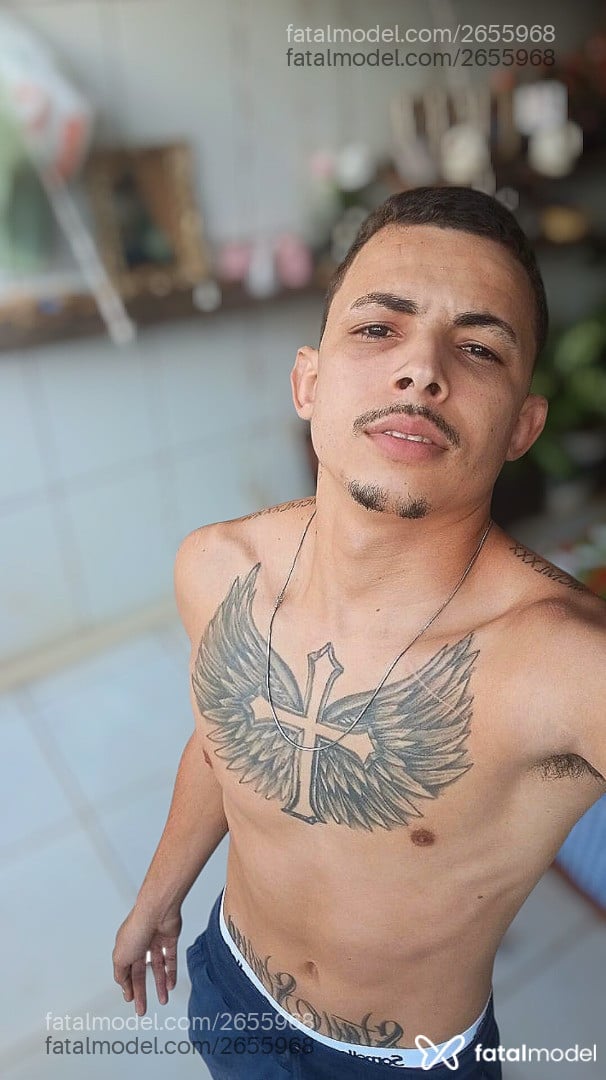 Acompanhante homem com cabelo castanho de olhos pretos - Renan